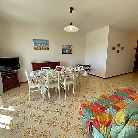 Spacious Near The 酒店