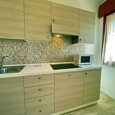 Spacious Near The 酒店